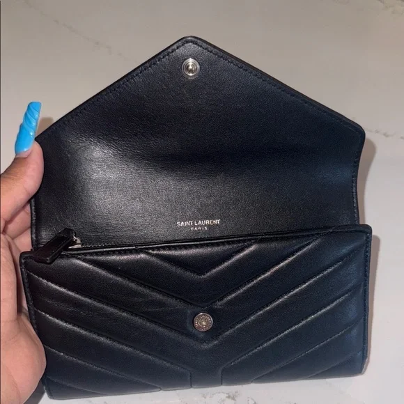100% Authentic Women’s Yves Saint Laurent Y-quilted Calfskin Leather Wallet . - Picture 5 of 10